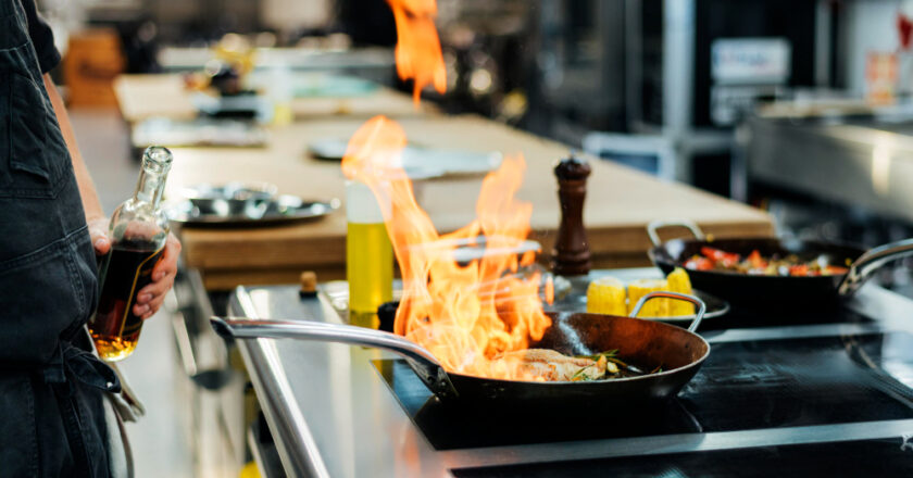 Gastronomiczna orkiestra: Jak niewidzialni bohaterowie Twojej kuchni tworzą spektakl smaku