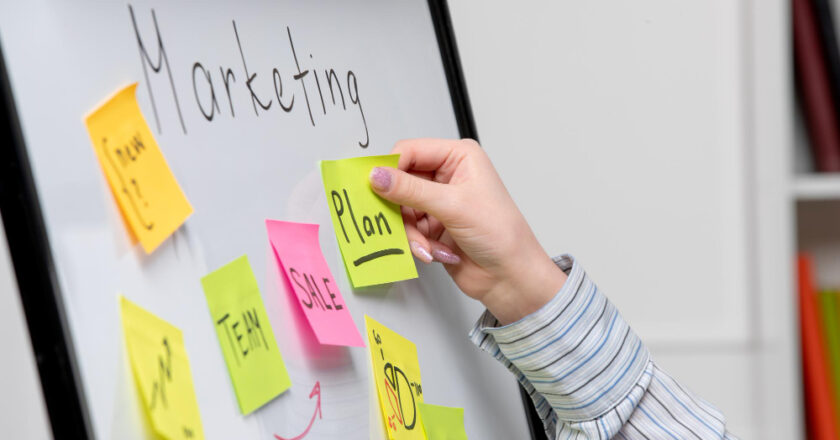 Marketing przemysłowy: Jak skutecznie docierać do klientów B2B?